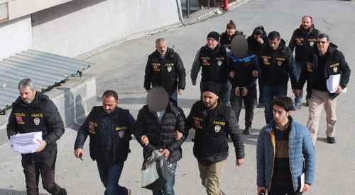  Suç makinesi hırsızlar adliyeye gülerek girdi