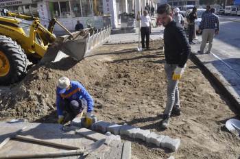 Şuhut Belediyesi’Nden Parke Taşı Yenileme Çalışmaları

