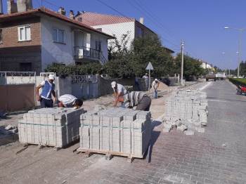 Şuhut Belediyesi Parke Taşı Döşeme Çalışmalarına Devam Ediyor
