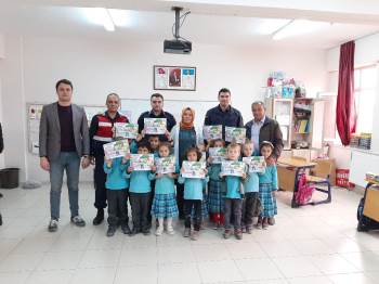 Şuhut Jandarması Çocukları Sevindirdi
