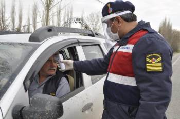 Şuhut Jandarmasından 4 Noktada Korona Virüs Denetimi
