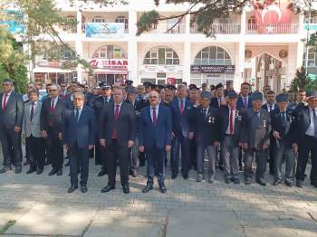 Şuhut’Ta 30 Ağustos Zafer Bayramı Kutlamaları Çelenk Sunumu İle Başladı
