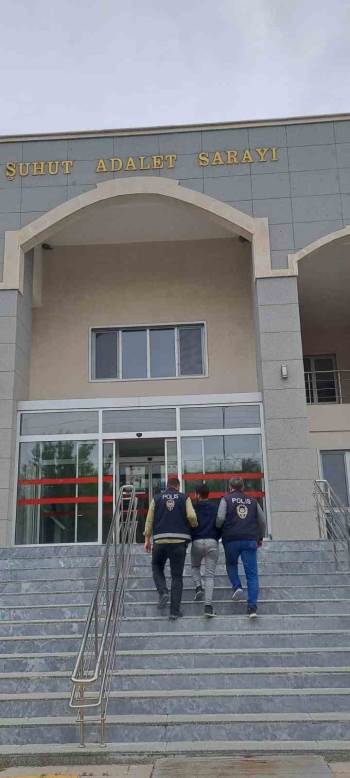 Şuhut’Ta Aranan Şahıs Polisten Kaçamadı
