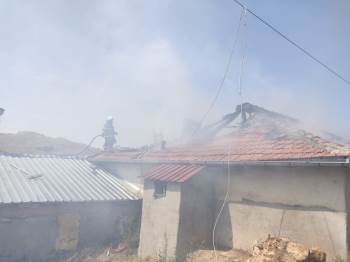 Şuhut’Ta Ev Yangını Korkuttu
