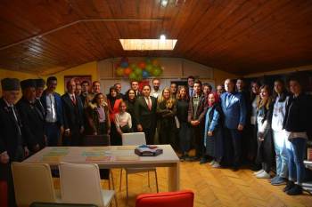 Şuhut’Ta Fatih Ortaokulu’Na Kütüphane
