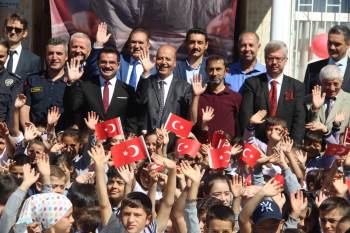 Şuhut’Ta İlköğretim Haftası Coşkuyla Kutlandı
