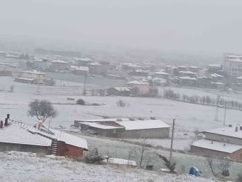 Şuhut’Ta Kar Yağışı Etkili Oldu
