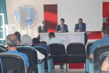 Şuhut’Ta Okul Müdürleri İstişare Toplantısı Gerçekleştirildi
