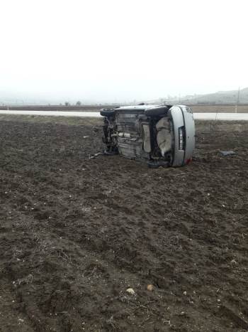 Şuhut’Ta Otomobil Takla Attı: 2 Yaralı
