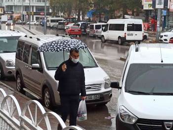 Şuhut’Ta Sağanak Yağış Etkisini Gösteriyor
