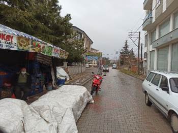 Şuhut’Ta Sağanak Yağmur Etkili Oldu
