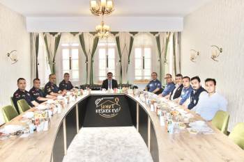 Şuhut’Ta Tayini Çıkan Polis Ve Jandarmalara Veda Yemeği Verildi
