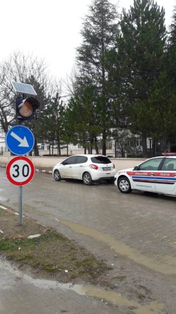 Şuhut’Ta Trafik Işık Levhaları Değiştirildi
