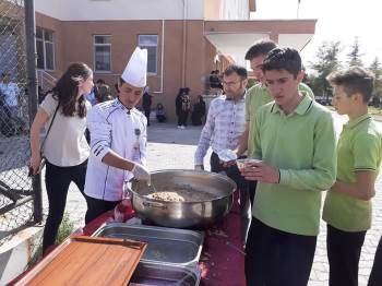 Şuhut Zafer Anadolu Lisesinde Aşure Etkinliği

