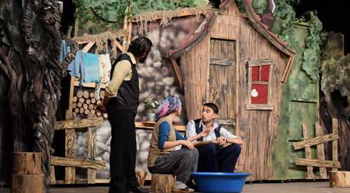 Sui Generis sezonu “Zoraki Tabip” ile açtı