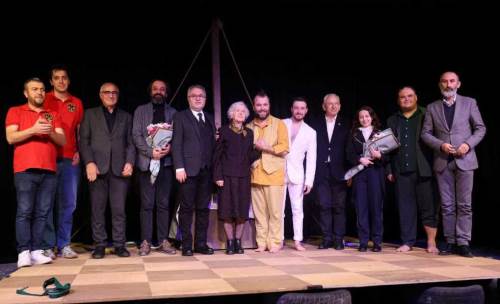 Sui Generis Tiyatro 15. yılında Gemlik’te gönülleri fethetti