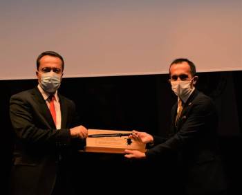 Sultan Iı. Abdülhamid’İn Yaptırdığı Tüfeğin Süngüsünü Valiye Hediye Etti
