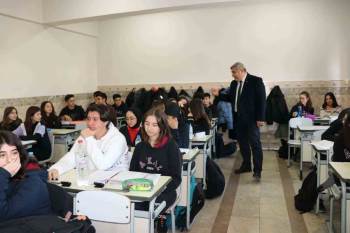 Sünnetçi: “Gençlerimiz Her Zaman Kendilerine Bir Hedef Belirlemeli”
