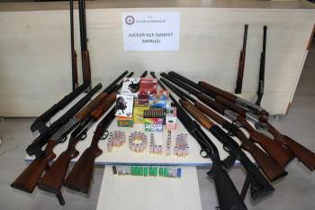 Şüphelenilen Araçtan Çok Sayıda Ruhsatsız Tüfek Çıktı
