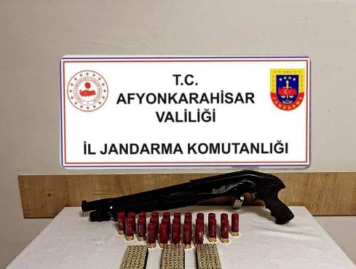 Şüpheli araçta arama: Ruhsatsız tüfek ve 175 mermi bulundu