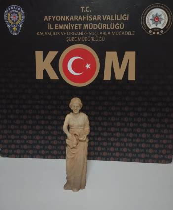Şüpheli Araçta Tarihi Eser Niteliğinde Küçük Bir Heykel Ele Geçirildi

