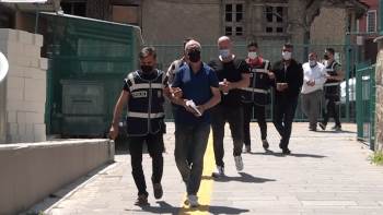 Şüpheli Ölüm Üzerine Gözaltına Alınan 7 Kişiden 5’İ Adliyeye Çıkartıldı
