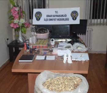 Şüpheli Şahsın Evinden Çıkanlar Polisi Şaşkına Uğrattı
