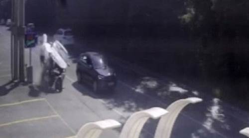 Sürücü öyle bir şeye çarptı ki…