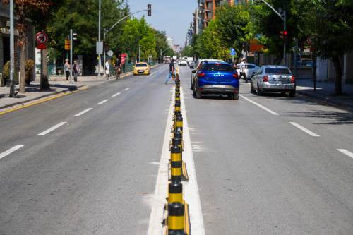 Sürücüler dikkat: O caddeye yeni trafik düzenlemesi geldi!