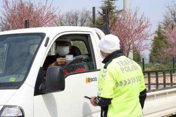 Sürücülere, Maske, Cep Telefonu Ve Emniyet Kemeri Denetimi
