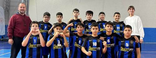 Suzan Gürcanlı Ortaokulu voleybolda namağlup ilerliyor