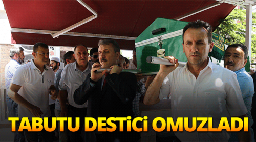 Tabutunu Mustafa Destici omuzladı