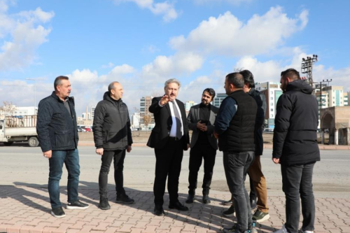 Tacettinveli’de eski yapılar yıkılıyor, yeni yollar açılıyor