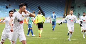 Takımı sırtlıyor