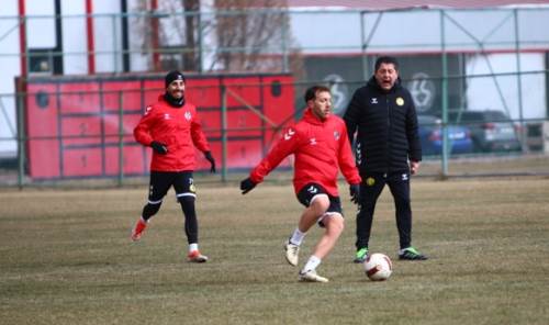 Takımla çalışmalara başladılar