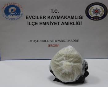 Takip Edildiğini Fark Edince Eroini Otomobilden Atarak Kaçmak İstedi
