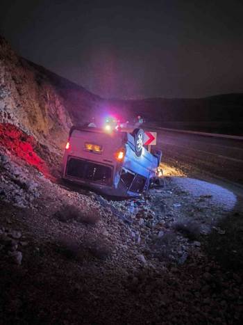 Takla Atan Minibüste 3 Kişi Yaralandı
