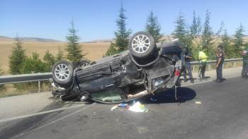 Takla Atan Otomobil Ters Döndü: 4 Yaralı
