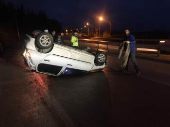 Takla Atarak Durabildi, Sürücü Yaralandı
