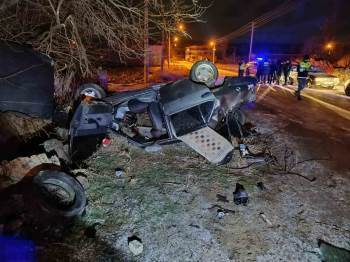 Takla Atıp Ters Dönen Otomobilde 4 Kişi Yaralandı
