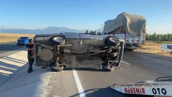 Taklalar Atan Otomobil Karşı Şeride Geçip, Ters Dönerek Durabildi
