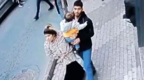 Taksi yok diye durak çalışanına saldırdı!