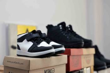 Talas'ta Hayır Çarşısı’ndan kışlık ayakkabı desteği