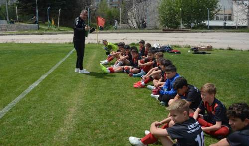 Talebelerini uyardı