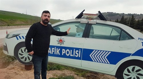 Tam bir buçuk saat maket polisi bekledi!