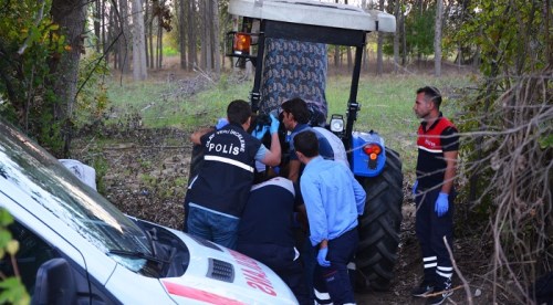 Tamir ettiği traktörde öldü!