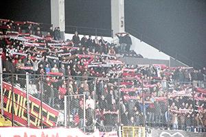 Taraftar bağrına bastı