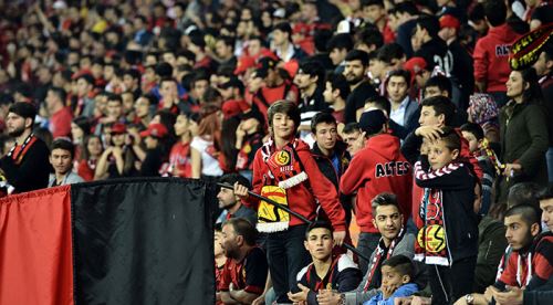 Taraftar bu maçta da yok