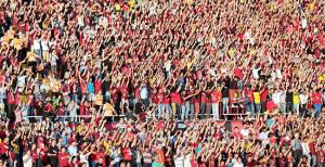 Taraftar görevini yaptı