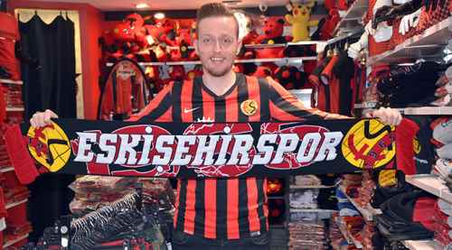 Taraftar lisanslı ürün alarak destek oluyor